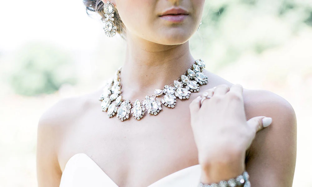 راهنمای انتخاب جواهر برای لباس عروس