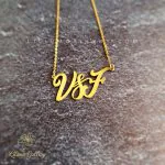 پلاک طلا با حروف V&F
